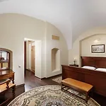 Monastyrski Centre Hotell 3*