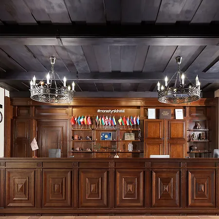 Monastyrski Centre מלון