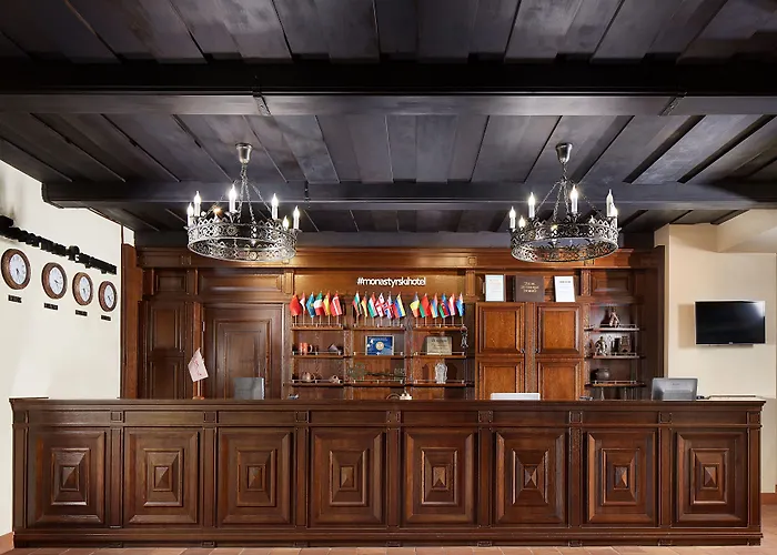 Monastyrski Centre מלון