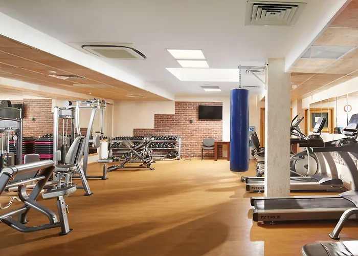 מלון Monastyrski Centre 3*