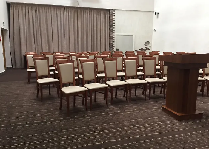 מלון Monastyrski Centre 3*