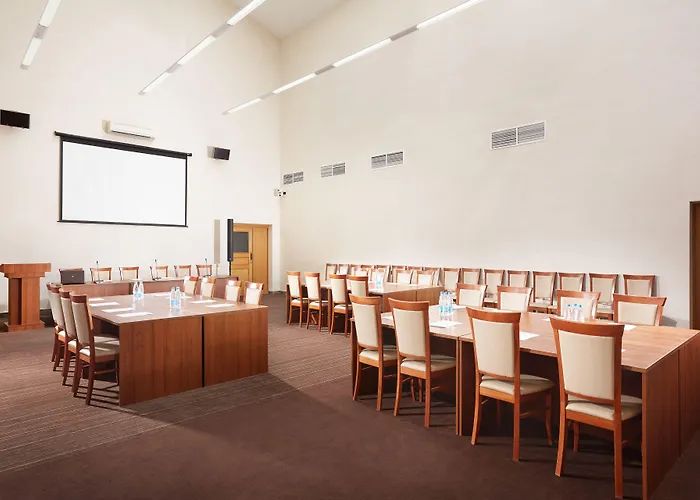 מלון Monastyrski Centre