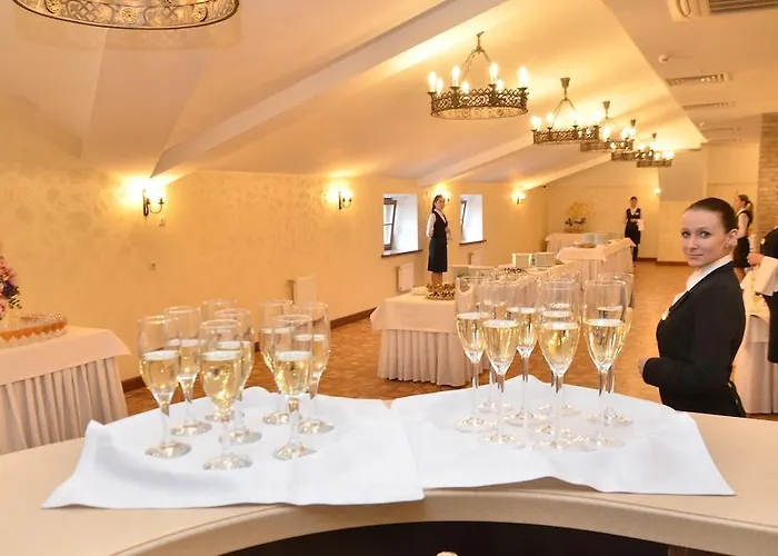 Monastyrski Centre מלון 3*